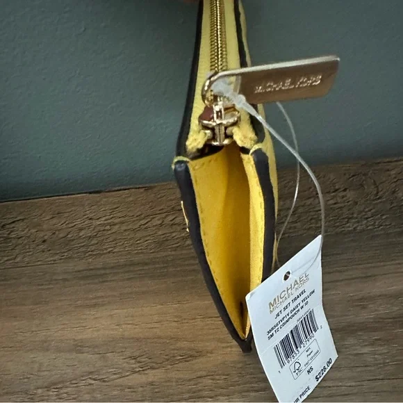 Michael Kors Quilted Jet Set Travel Wallet w/Zip Coin Pouch. Daisy Yellow. NWT. - Picture 3 of 4